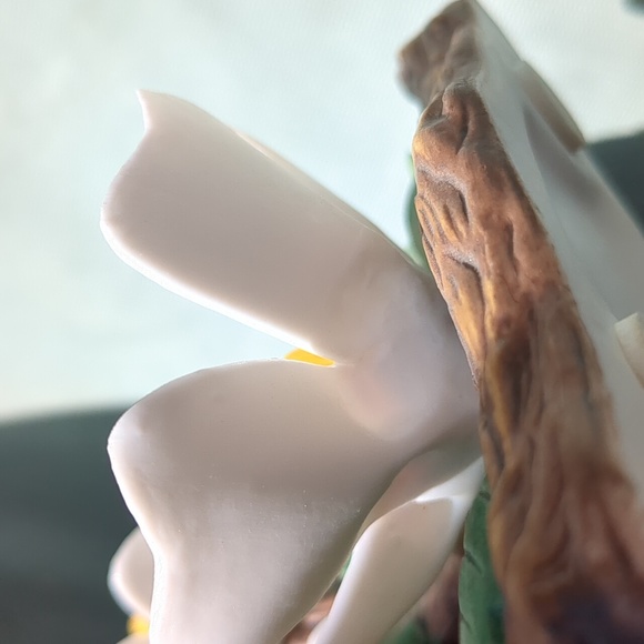 Vintage Magnolia Hand Painted Porcelain Bisque Figurine S-1 - Picture 10 of 10